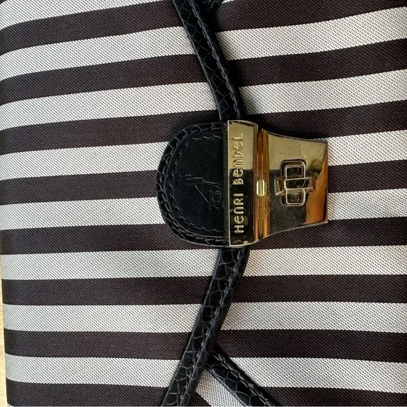 HENRI BENDEL CLUTCH Crossbody with Chain - Picture 5 of 5